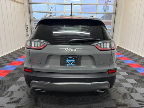 More photos of 2021 Jeep Cherokee Limited at Candy Cars, NY