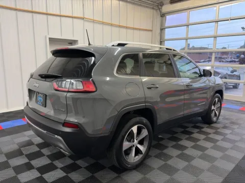 More photos of 2021 Jeep Cherokee Limited at Candy Cars, NY