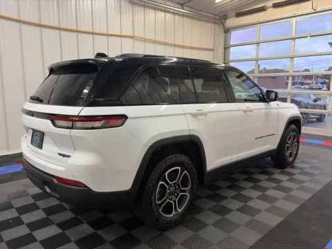 More photos of 2022 Jeep Grand Cherokee Trailhawk 4xe at Candy Cars, NY