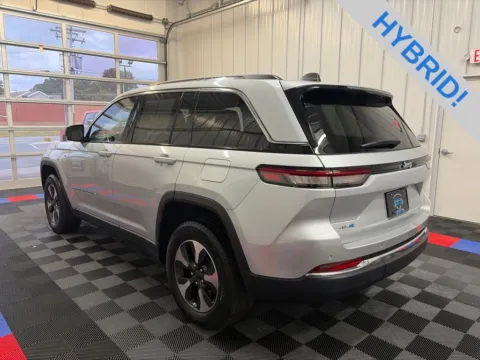 More photos of 2023 Jeep Grand Cherokee 4xe at Candy Cars, NY