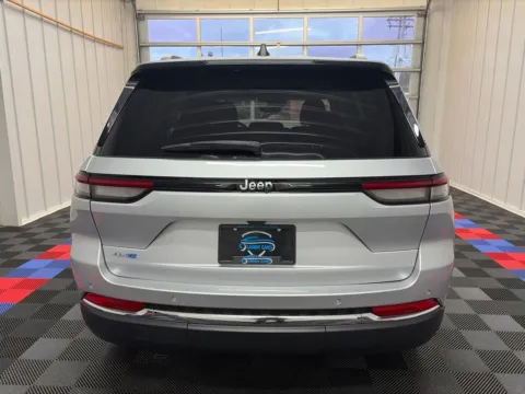 More photos of 2023 Jeep Grand Cherokee 4xe at Candy Cars, NY
