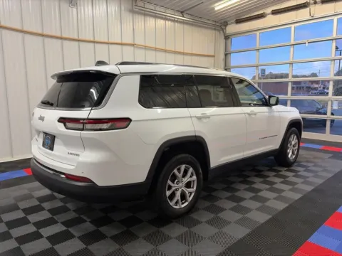 More photos of 2022 Jeep Grand Cherokee L Limited at Candy Cars, NY