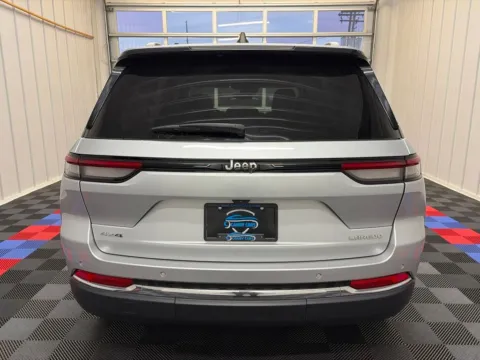 More photos of 2024 Jeep Grand Cherokee Laredo X at Candy Cars, NY