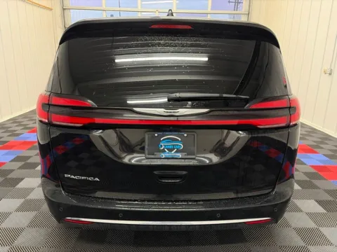 More photos of 2024 Chrysler Pacifica Touring L at Candy Cars, NY