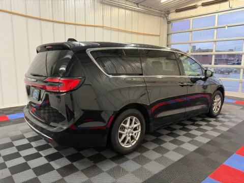 More photos of 2024 Chrysler Pacifica Touring L at Candy Cars, NY