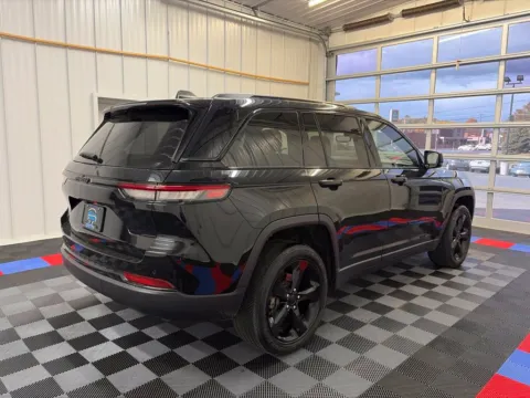 More photos of 2023 Jeep Grand Cherokee Altitude X at Candy Cars, NY