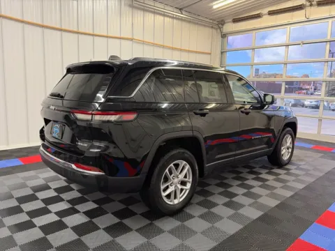 More photos of 2023 Jeep Grand Cherokee Laredo at Candy Cars, NY