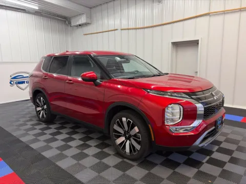 Photos of 2025 Mitsubishi Outlander SE for sale in Syracuse, NY at Candy Cars