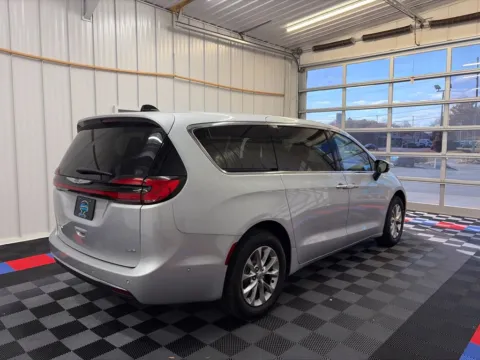 More photos of 2023 Chrysler Pacifica Touring L at Candy Cars, NY