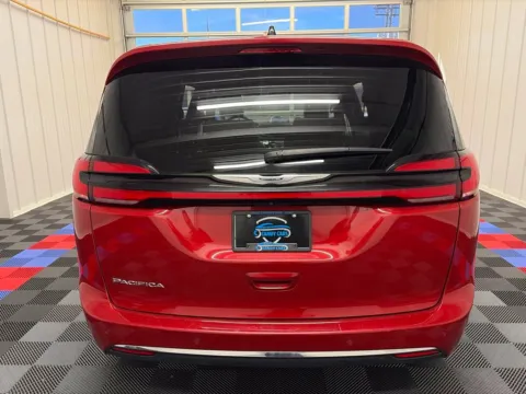 More photos of 2025 Chrysler Pacifica Select at Candy Cars, NY