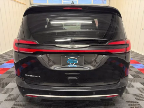 More photos of 2025 Chrysler Pacifica Select at Candy Cars, NY