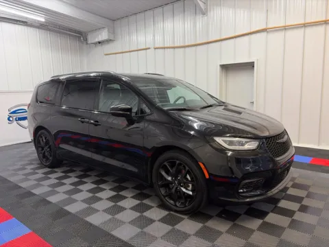 Another view of 2025 Chrysler Pacifica Limited for sale in Syracuse, NY at Candy Cars