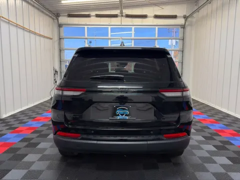 More photos of 2024 Jeep Grand Cherokee Limited at Candy Cars, NY
