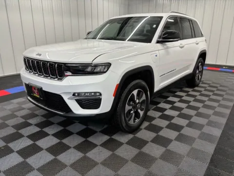 More photos of 2023 Jeep Grand Cherokee 4xe at Candy Cars, NY