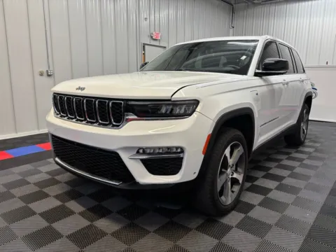More photos of 2023 Jeep Grand Cherokee 4xe at Candy Cars, NY