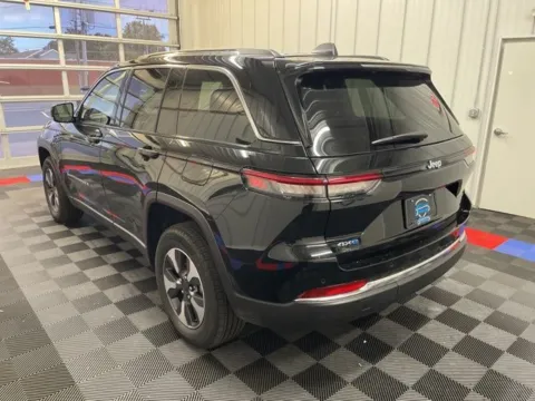 More photos of 2022 Jeep Grand Cherokee 4xe at Candy Cars, NY