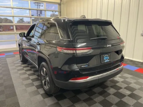 More photos of 2024 Jeep Grand Cherokee 4xe at Candy Cars, NY