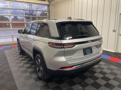 More photos of 2024 Jeep Grand Cherokee 4xe at Candy Cars, NY