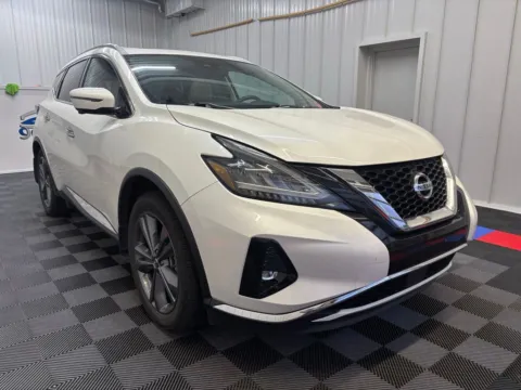 Photos of 2021 Nissan Murano Platinum for sale in Syracuse, NY at Candy Cars