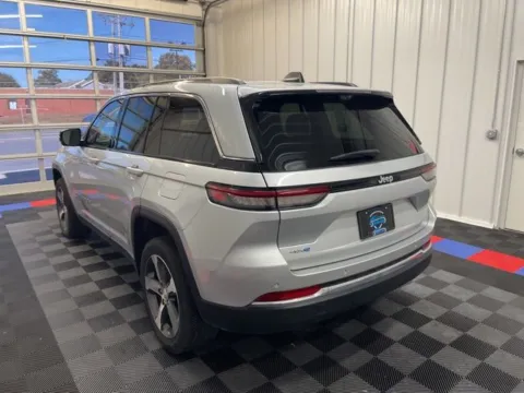 More photos of 2022 Jeep Grand Cherokee 4xe at Candy Cars, NY