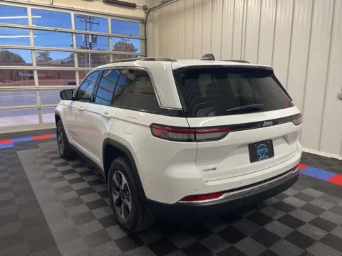 More photos of 2024 Jeep Grand Cherokee 4xe at Candy Cars, NY