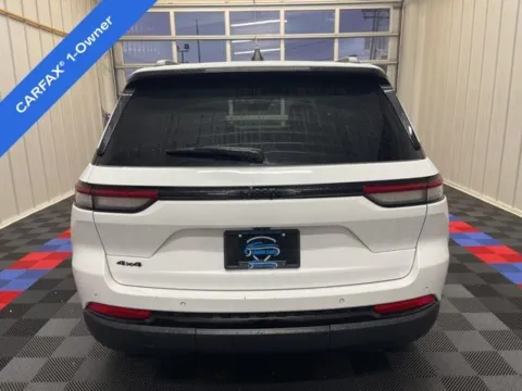 More photos of 2022 Jeep Grand Cherokee Altitude at Candy Cars, NY