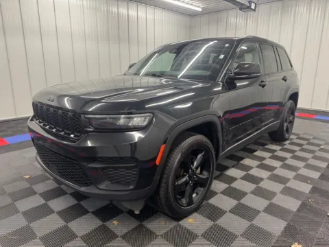 More photos of 2023 Jeep Grand Cherokee Altitude X at Candy Cars, NY