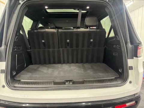 More photos of 2024 Jeep Wagoneer Series II at Bridgeland Auto Brokers, NY