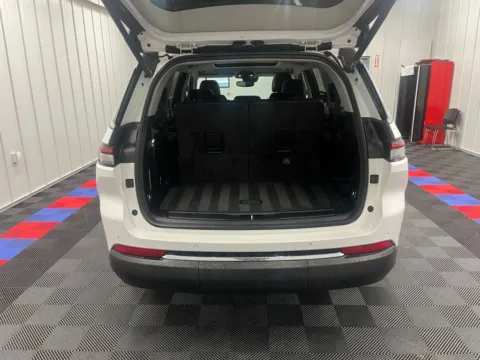 More photos of 2021 Jeep Grand Cherokee L Limited at Bridgeland Auto Brokers, NY
