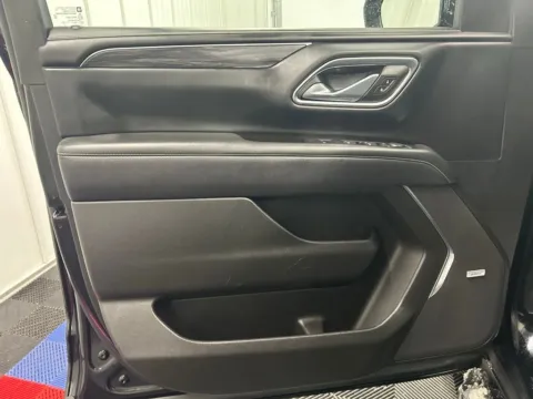 More photos of 2023 GMC Yukon XL SLT at Bridgeland Auto Brokers, NY