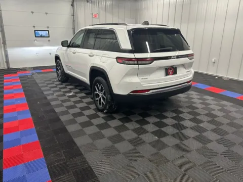 Another view of 2024 Jeep Grand Cherokee Limited for sale in Bridgeport, NY at Bridgeland Auto Brokers