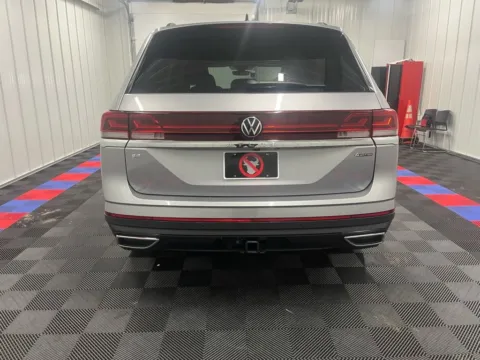 More photos of 2024 Volkswagen Atlas 2.0T SE w/Technology at Bridgeland Auto Brokers, NY