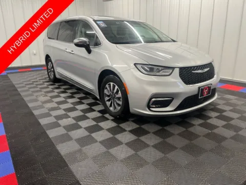 Photos of 2023 Chrysler Pacifica Hybrid Limited for sale in Bridgeport, NY at Bridgeland Auto Brokers