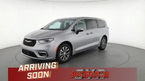 Photos of 2023 Chrysler Pacifica Hybrid Limited for sale in Bridgeport, NY at Bridgeland Auto Brokers