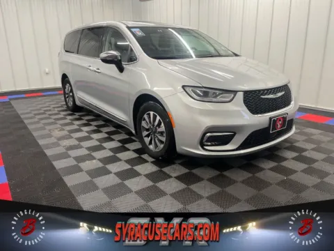 Silver 2023 Chrysler Pacifica Hybrid Limited for sale in Bridgeport, NY