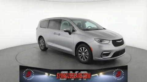 Silver 2023 Chrysler Pacifica Hybrid Limited for sale in Bridgeport, NY