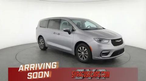 Silver 2023 Chrysler Pacifica Hybrid Limited for sale in Bridgeport, NY