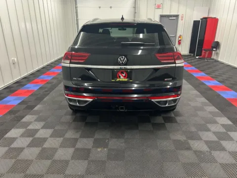 More photos of 2021 Volkswagen Atlas Cross Sport 3.6L V6 SE w/Technology R-Line at Bridgeland Auto Brokers, NY