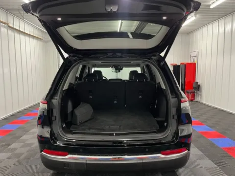 More photos of 2023 Jeep Grand Cherokee 4xe at Bridgeland Auto Brokers, NY