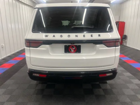 More photos of 2024 Jeep Wagoneer Series II at Bridgeland Auto Brokers, NY