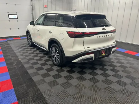 More photos of 2024 INFINITI QX60 Sensory at Bridgeland Auto Brokers, NY