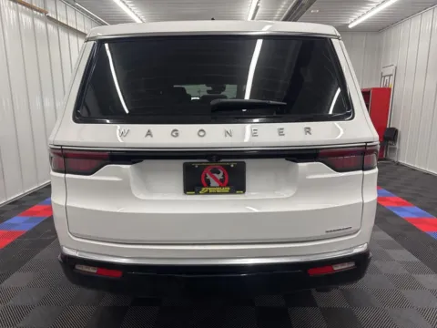 More photos of 2024 Jeep Wagoneer Series II at Bridgeland Auto Brokers, NY