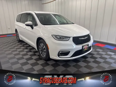 White 2023 Chrysler Pacifica Hybrid Touring L for sale in Bridgeport, NY
