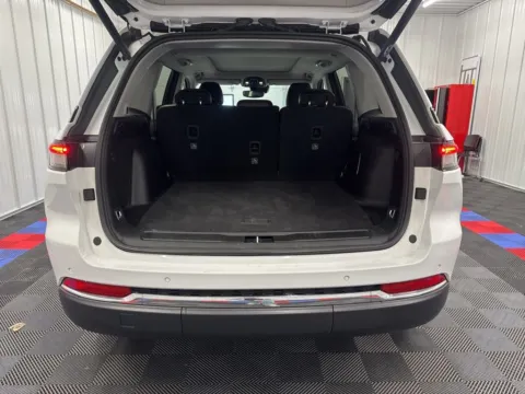 More photos of 2023 Jeep Grand Cherokee 4xe at Bridgeland Auto Brokers, NY