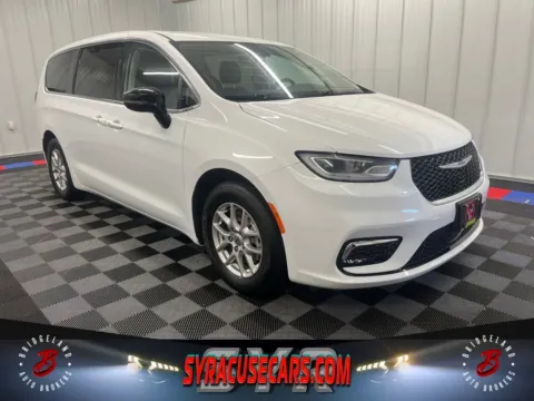White 2024 Chrysler Pacifica Touring L for sale in Bridgeport, NY