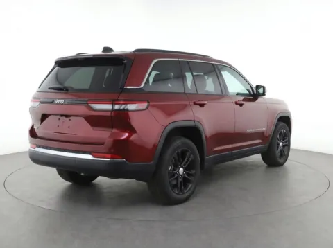 More photos of 2024 Jeep Grand Cherokee Laredo at Bridgeland Auto Brokers, NY
