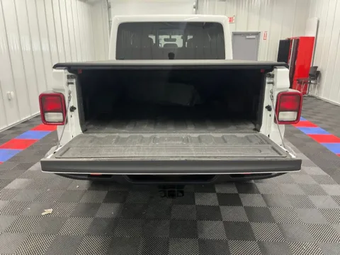 More photos of 2023 Jeep Gladiator Mojave at Bridgeland Auto Brokers, NY