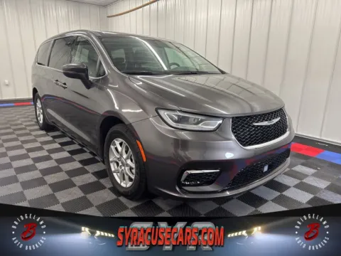 Unknown 2023 Chrysler Pacifica Touring L for sale in Bridgeport, NY