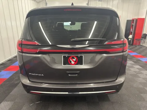More photos of 2023 Chrysler Pacifica Touring L at Bridgeland Auto Brokers, NY