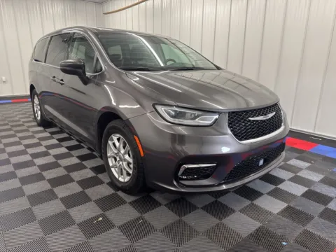 Photos of 2023 Chrysler Pacifica Touring L for sale in Bridgeport, NY at Bridgeland Auto Brokers